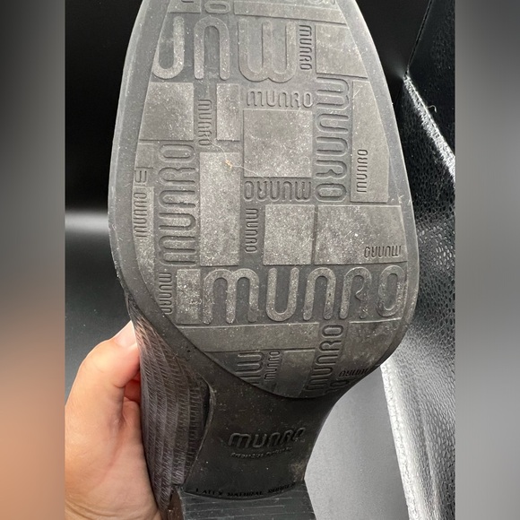 MUNRO Billie Pump women’s Heels Size 6.5Wide in Grey Lizard/Grey Fabric - Picture 9 of 12